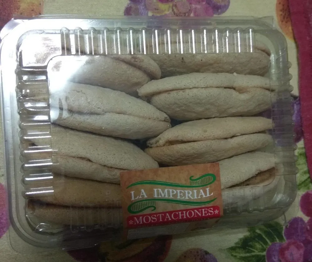 Mostachones rellenos de crema