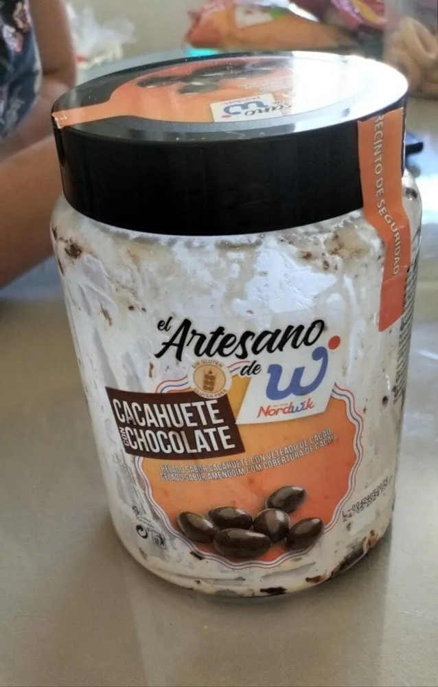 helado sabor cacahuete con chocolate
