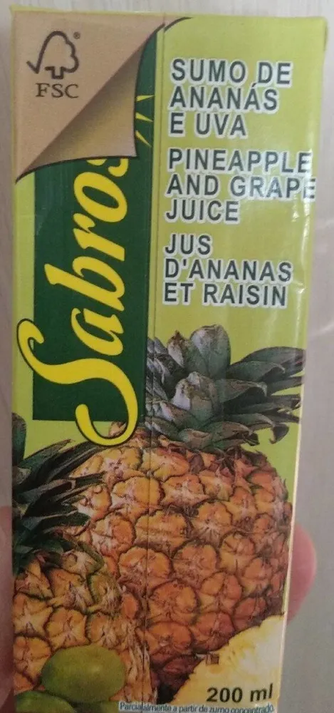 Zumo de piña y uva