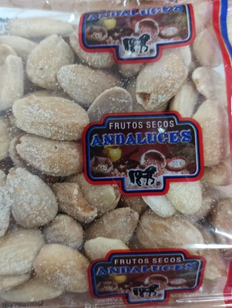 Almendras fritas con sal