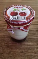 Yogur de leche de oveja con confitura de cereza