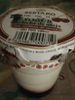 Yogur de leche de oveja con confitura de cereza