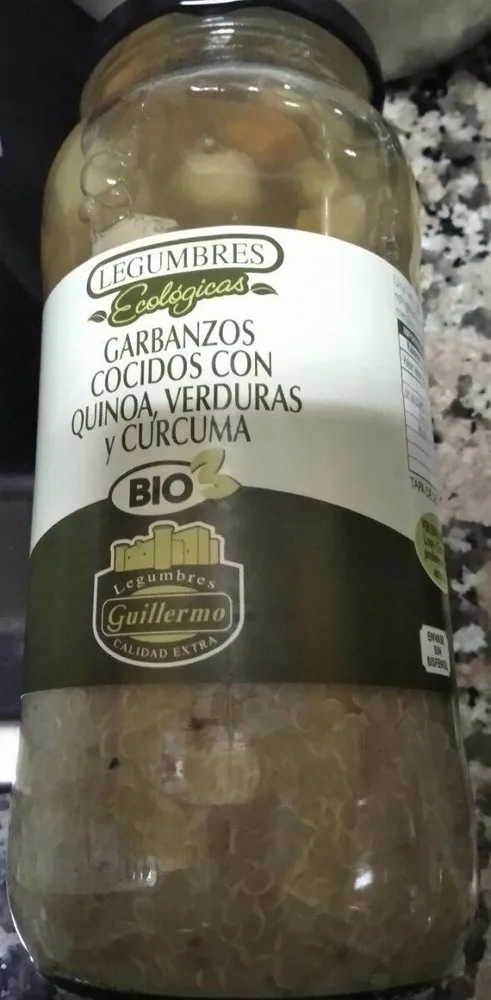 Garbanzos cocidos con quinoa, verduras y cúrcuma