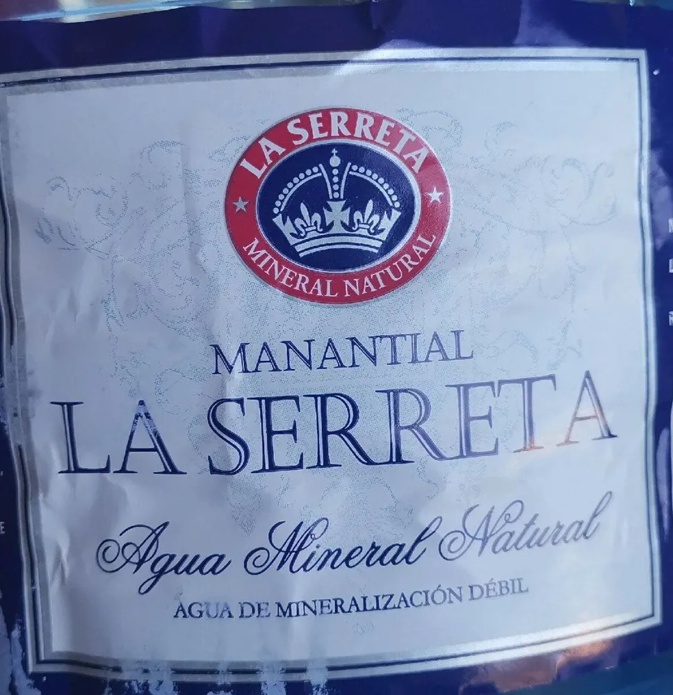 Agua mineral natural