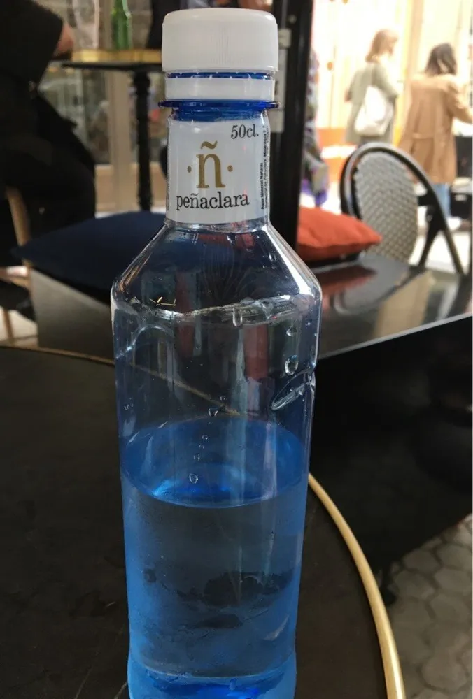 Agua mineral natural