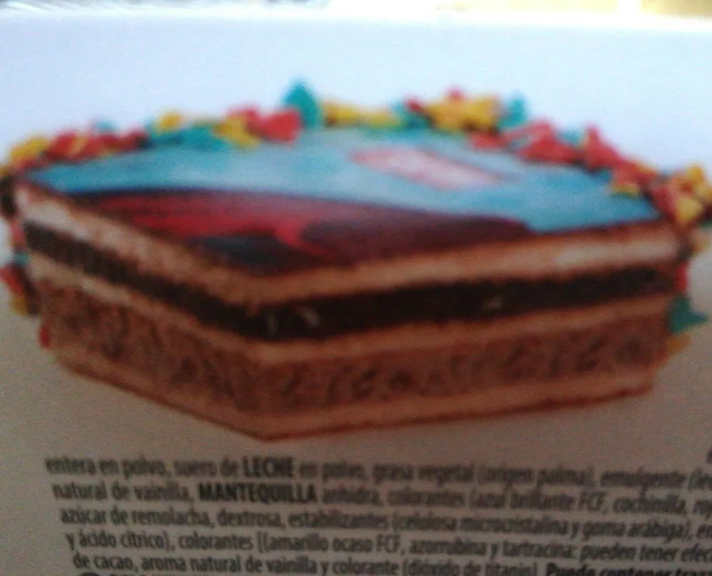 Tarta infantil bizcocho con relleno al cacao