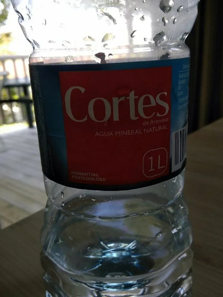Agua mineral natural