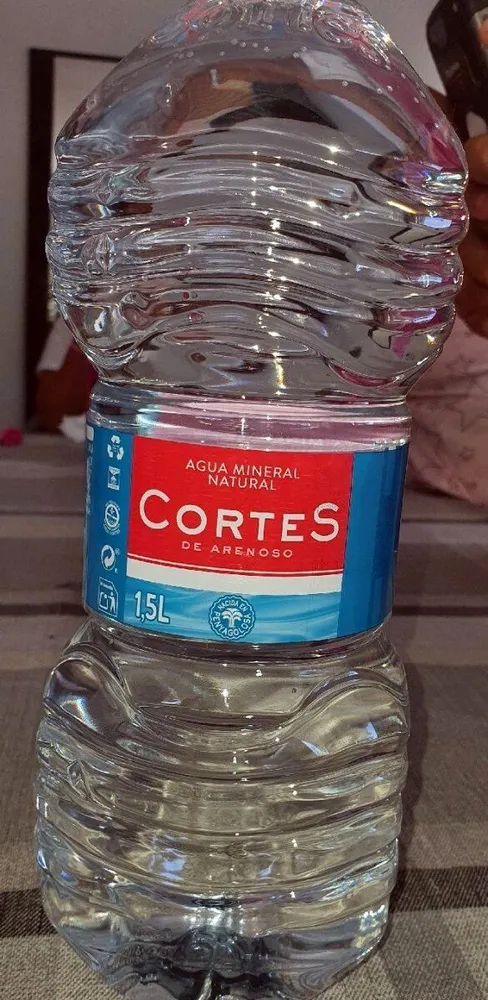 Agua mineral natural