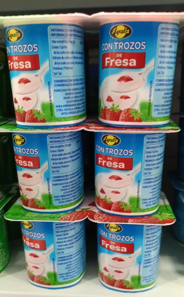 Yogurt de fresa con trozos