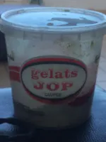Helado de vainilla con salsa caramelo