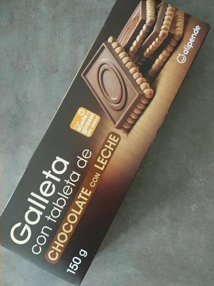 Galleta con tableta de chocolate con leche
