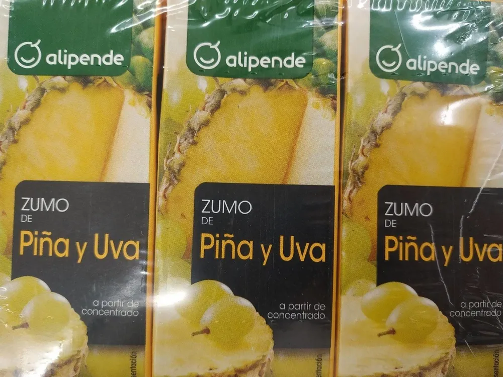 Zumo de piña y uva