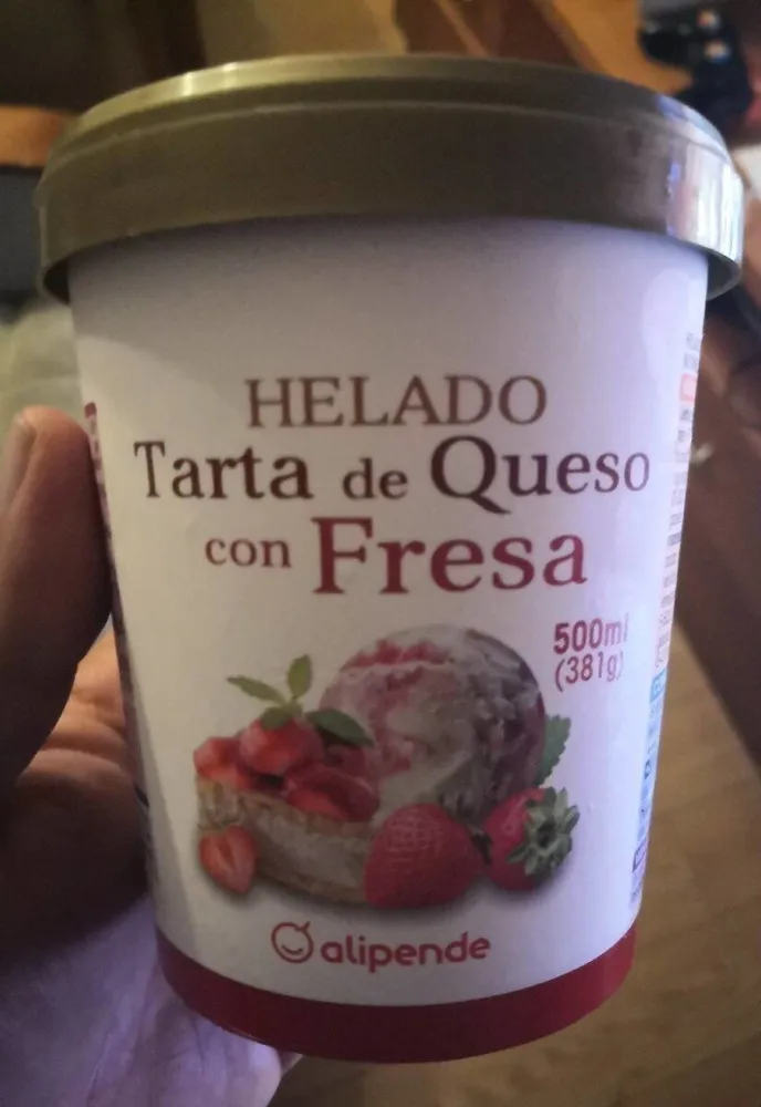 Helado tarta de queso con fresas