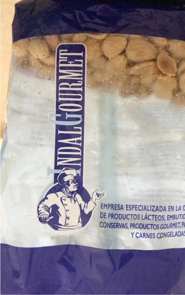 Almendra repelada frita
