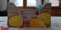 Zitroneneis in der Zitrone