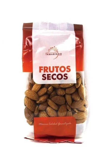 Almendra cruda con piel