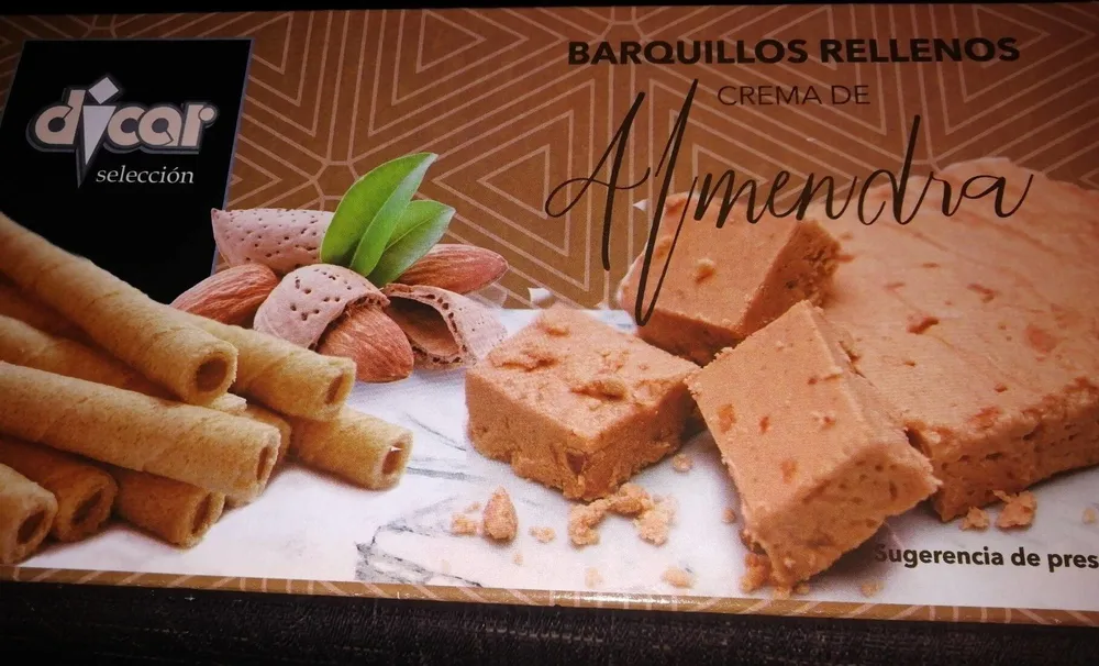 Barquillos rellenos de crema de almendra