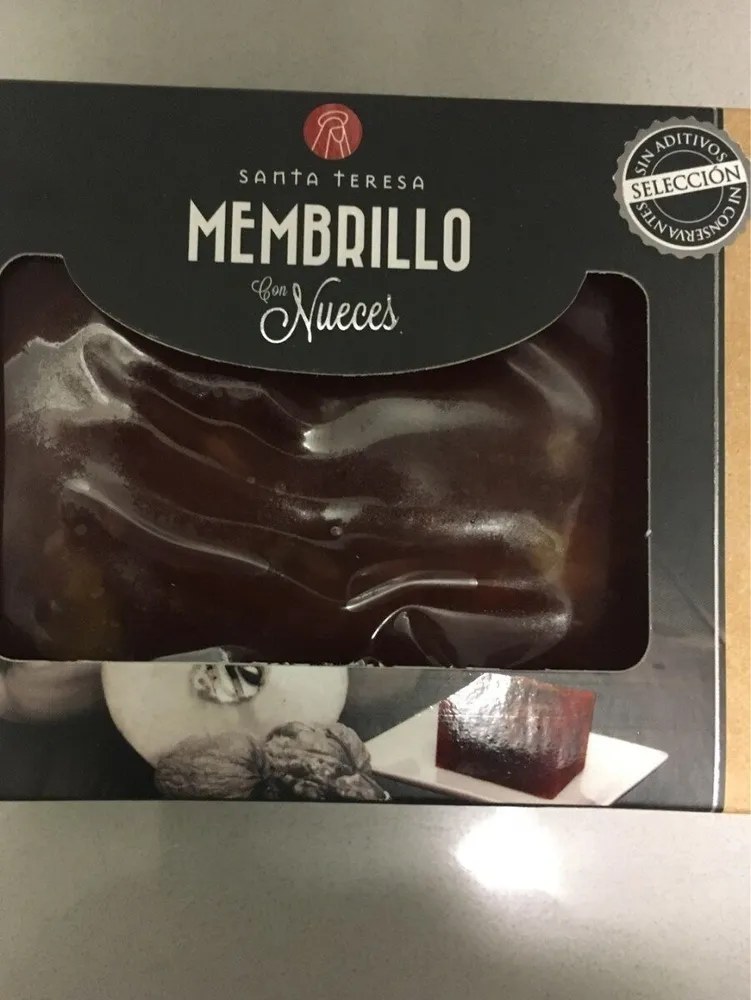 Membrillo con nueces