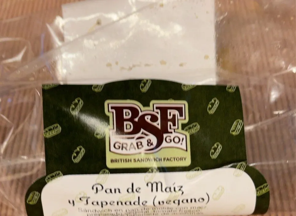 Pan de maiz y tapenade
