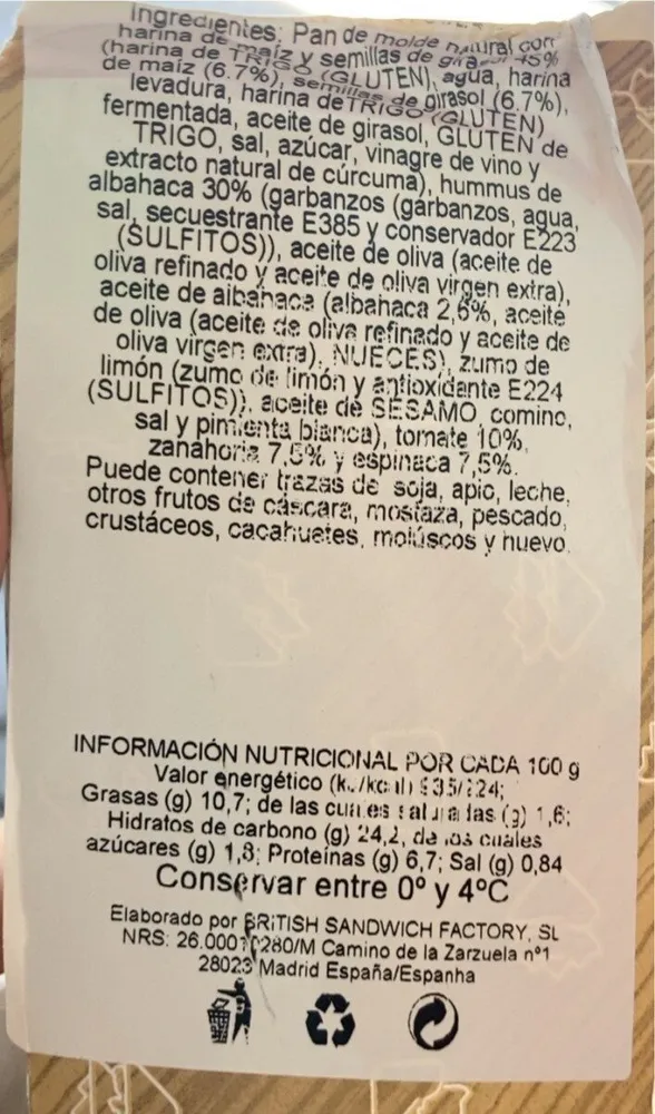 Sandwich vegano hummus albahaca