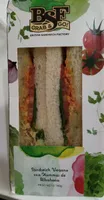 Sandwich vegano con hummus de albahaca
