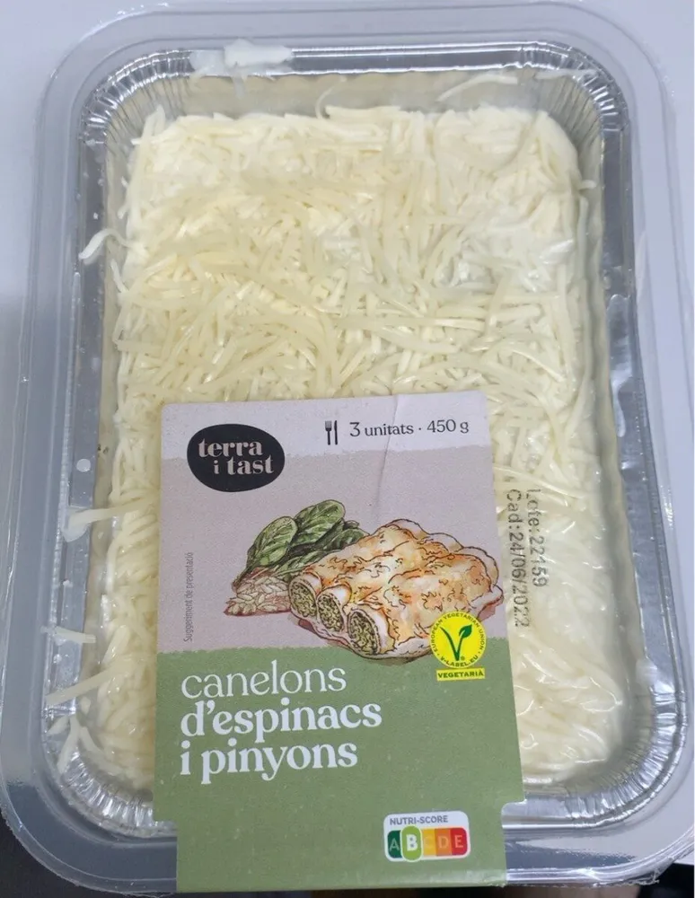 Canelons d’espinacs i pinyons
