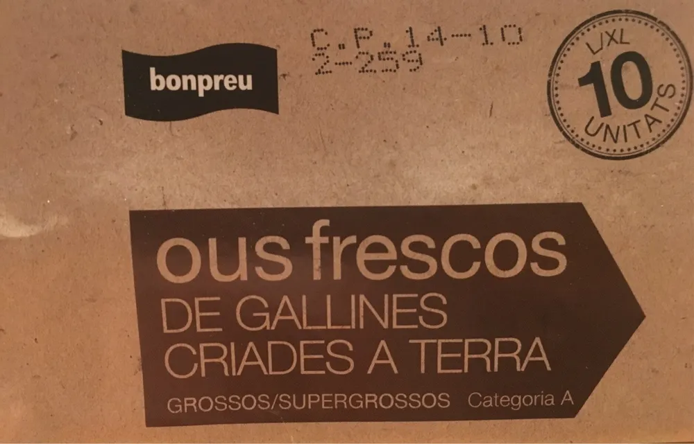 Ous frescos de gallines criades a terra