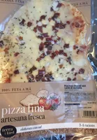 Pizza fresca de pernil curat i perles de mozzarella