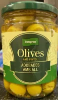 Olives amb pinyol adobades amb all