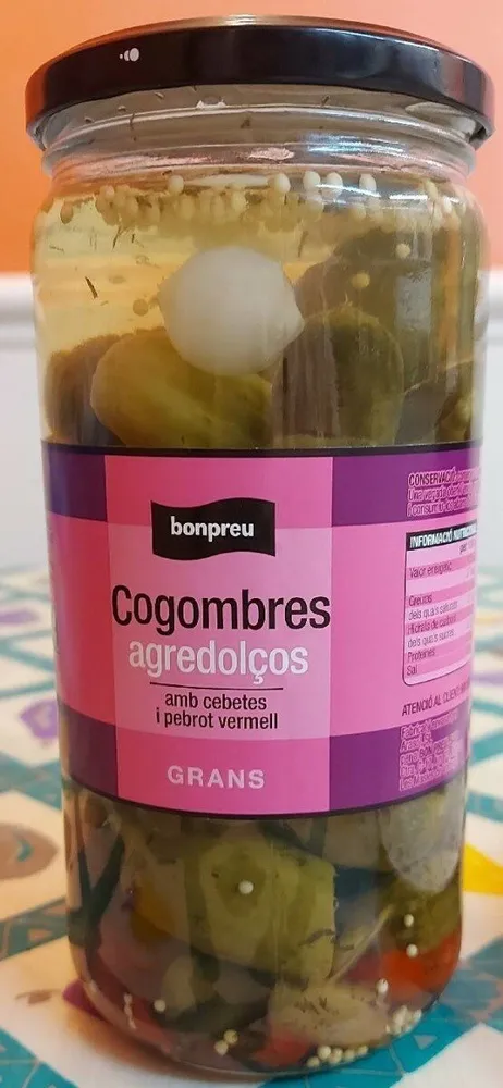 Pepinillos agridulces con cebollitas y pimiento rojo