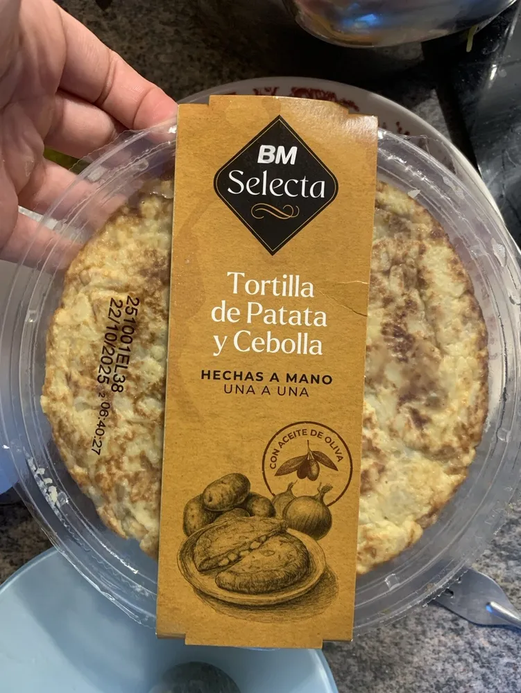 Tortilla de patata con cebolla hecha a mano