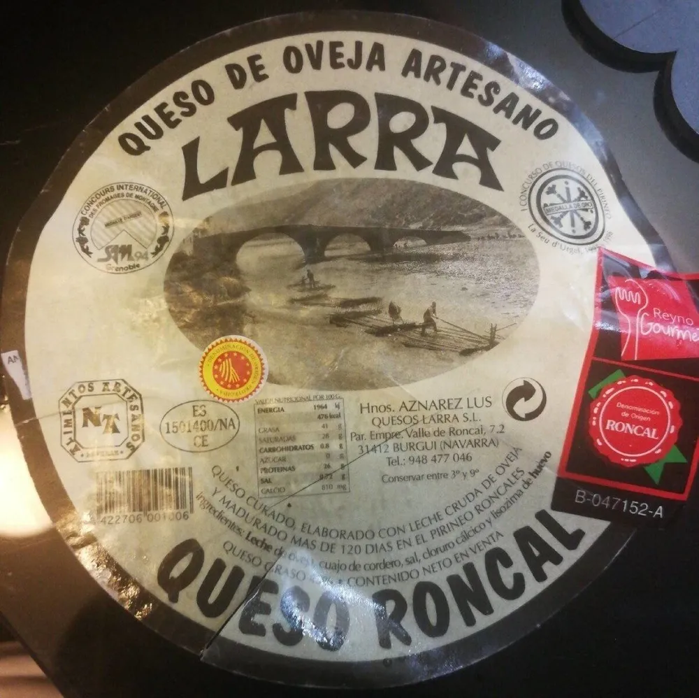 Queso de oveja artesano Larra
