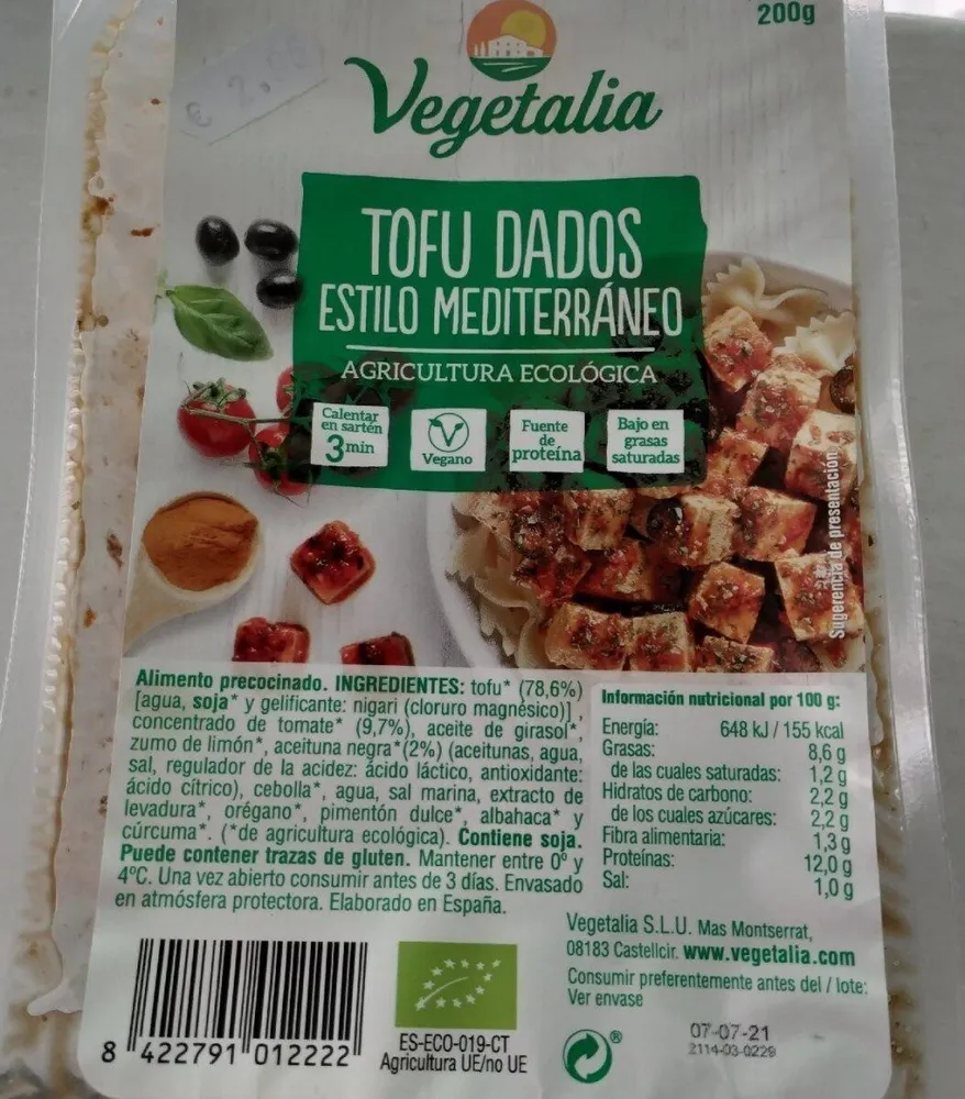 Tofu dados estilo mediterráneo