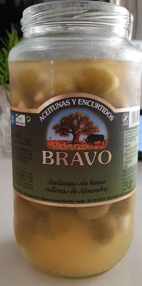 Aceitunas sin hueso rellenas de almendra