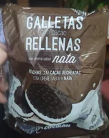 Galletas con cacao rellenas con crema sabor nata