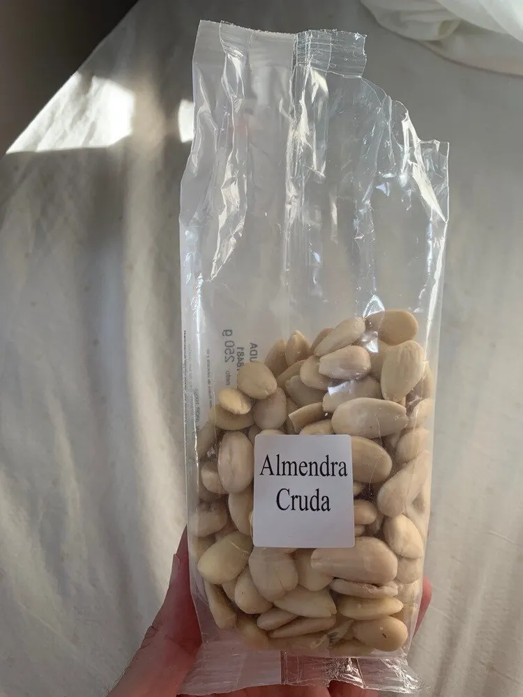 Almendra cruda