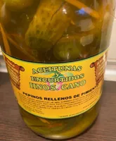 Pepinillos rellenos de pimiento