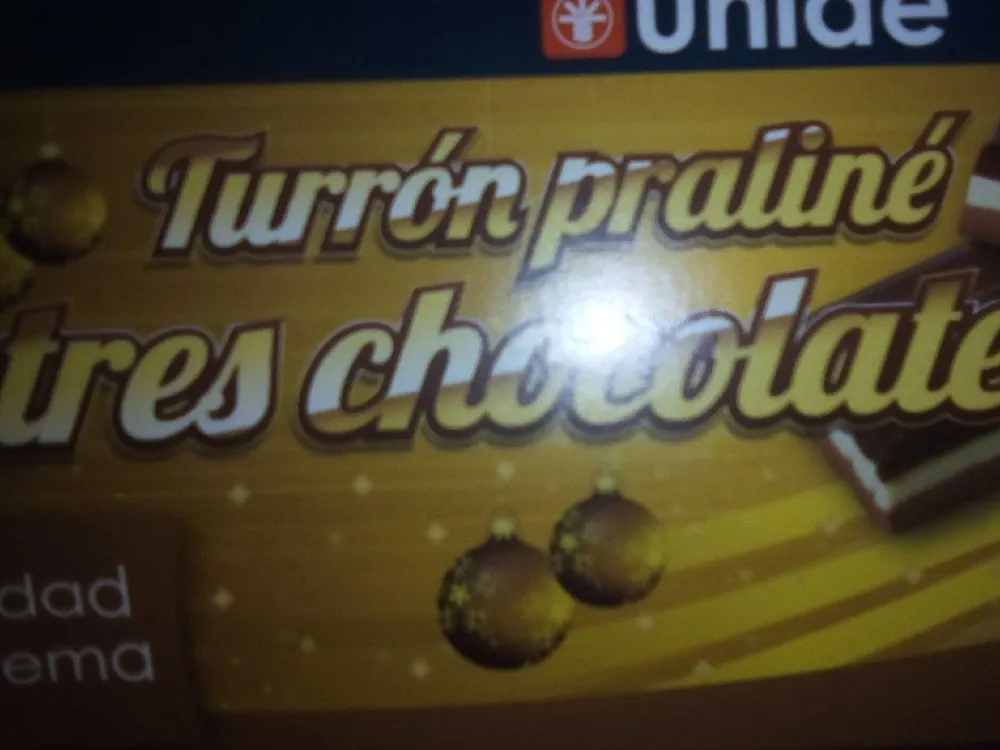 Turrón praliné tres chocolates