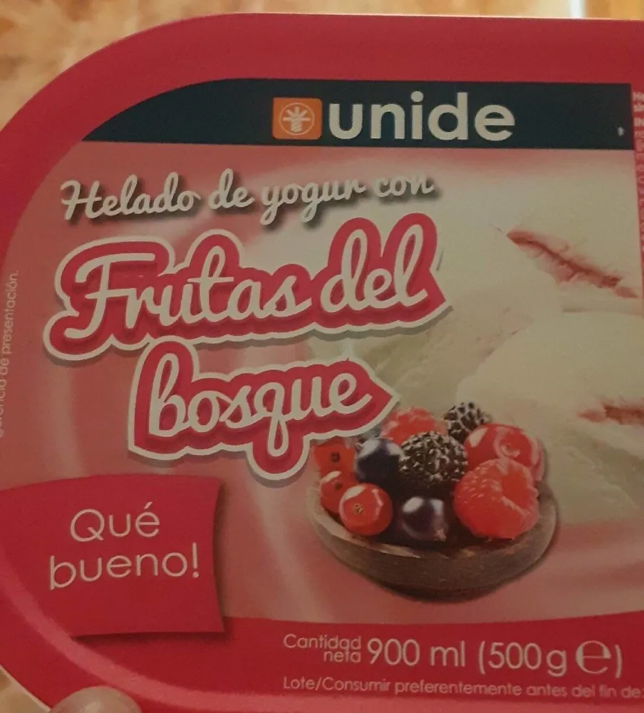 Helado de yogur con frutas del bosque