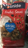 Almendra con piel cruda