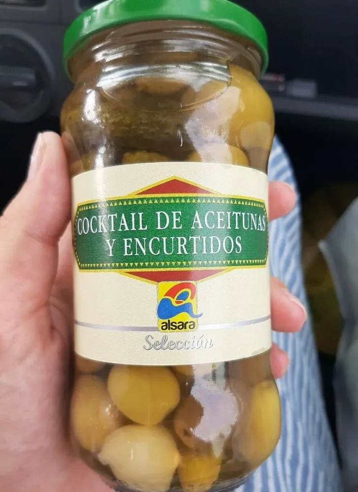 Cocktail de aceitunas y encurtidos