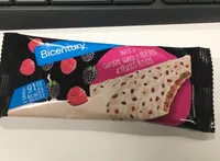 Snack de chocolate blanco y trocitos de frutos rojos