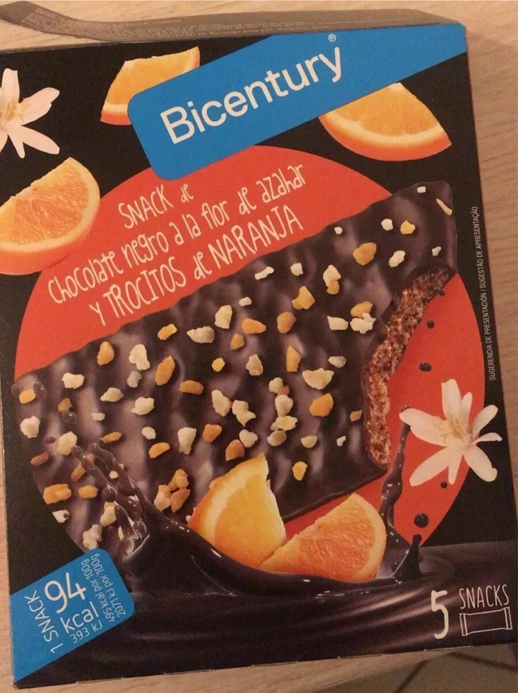 Snack de chocolate negro a la flor de azahar y trocitos de naranja