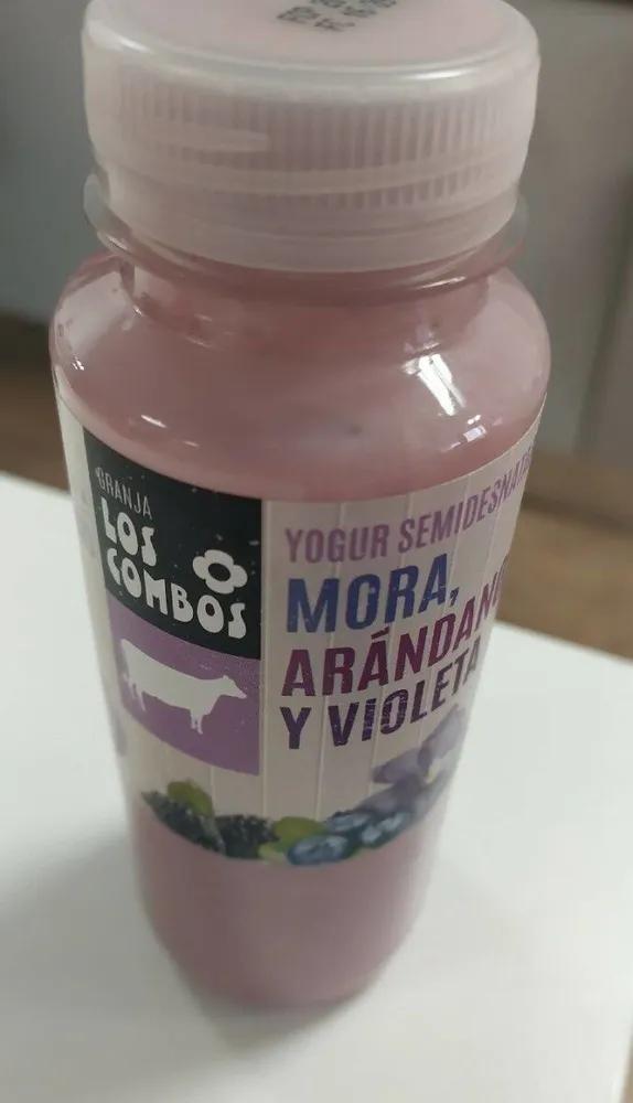 Yogur semi desnarado+fruta Mora, Arándanos y Violeta