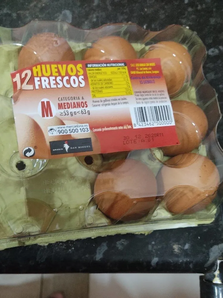12 huevos frescos