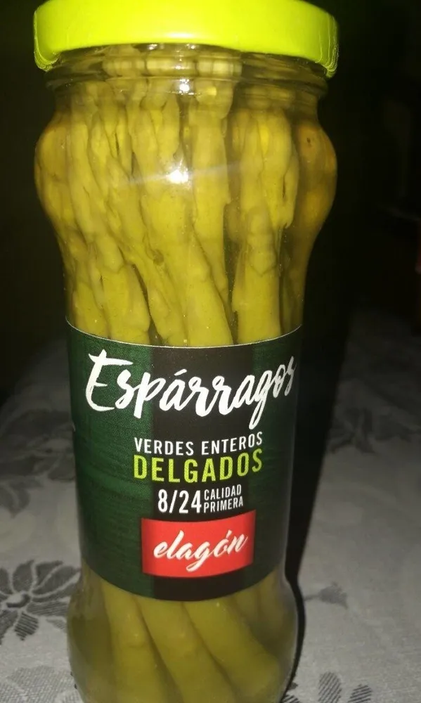 Espárragos verdes enteros delgados