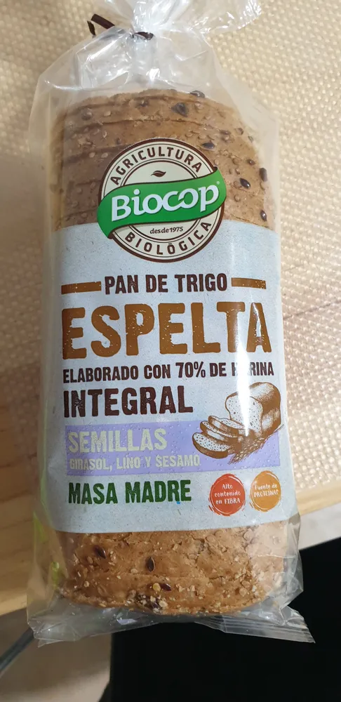 Pan trigo de espelta integral con semillas