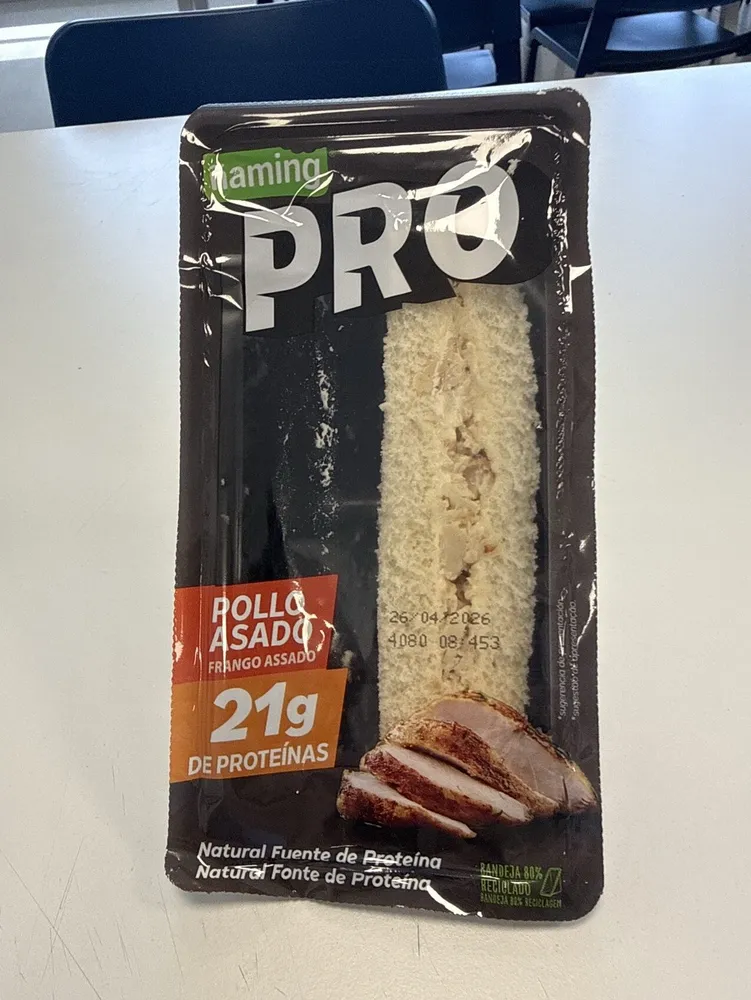 sándwich pro pollo asado proteínas
