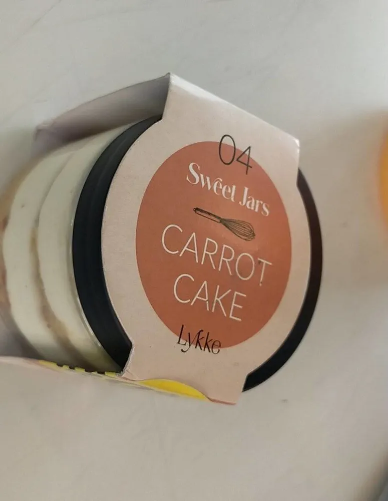Sweet jars carrot cake
