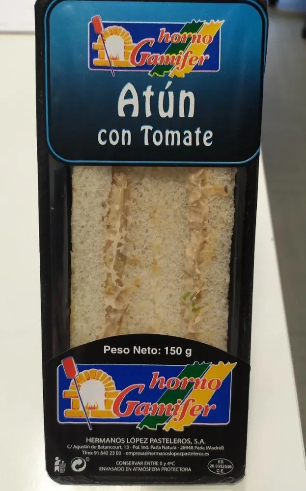 Sandwich de atún con tomate